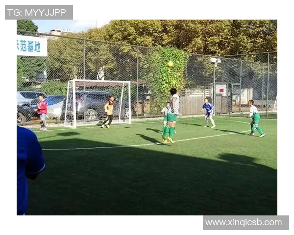 街头偶遇足球巨星瞬间 惊喜与激动交织成难忘回忆