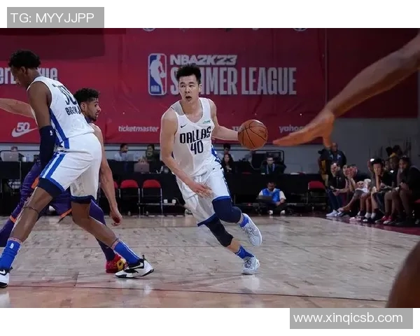 当足球巨星踏上篮球赛场展现跨界运动天赋引发体育圈热议