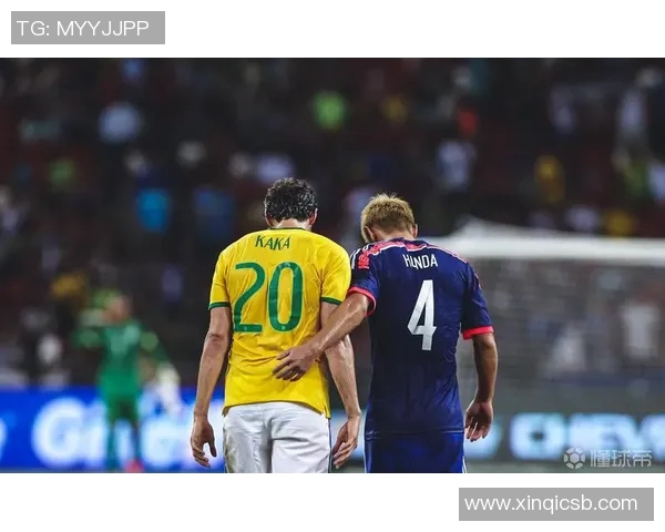 卡卡与中国女生温馨合照展现友谊与魅力 完美定格经典瞬间 卡卡与中国女生温馨合照展现友谊与魅力 完美定格经典瞬间